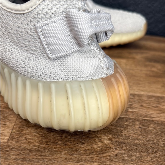 Adidas Men’s Yeezy Boost Size 6 - Picture 8 of 12